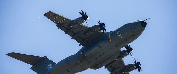 Vojni transportni avion, ilustracija