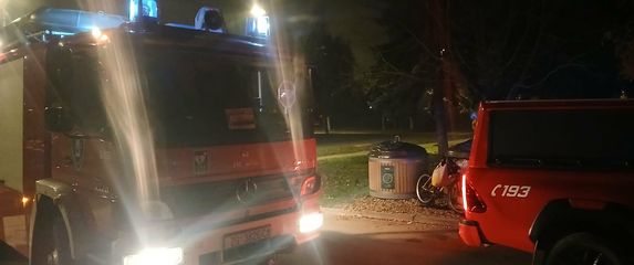 Vatrogasci spasili trudnicu iz kontejnera