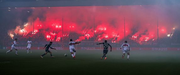 Stadion gori (ilustracija)