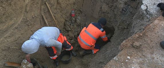 Pucanje dotrajalih vodovodnih cijevi - 2