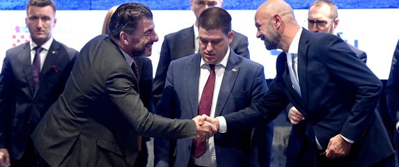 Potpisivanje ugovora za moderniji prijevoz