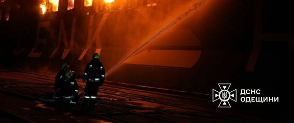 Ukrajinci gase požar u luci