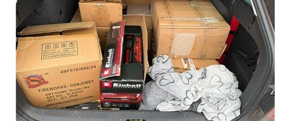 Policija pronašla pirotehniku kod vozača