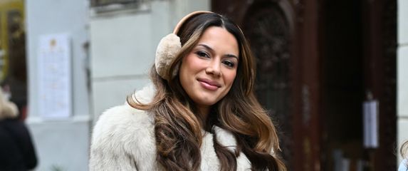 Ljepotica iz Zagreba u klasičnim crnim čizmama