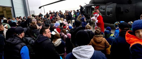 Piloti HRZ-a Black Hawkom spasili Djeda Božićnjaka - 4