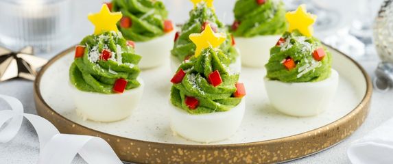 Punjena jaja u obliku božićnih drvaca