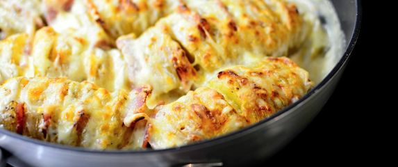 Hasselback krumpir sa slaninom