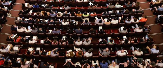 Kako se piše: auditorium ili auditorij