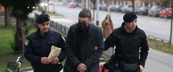 Osječki liječnik osumnjičen za zlostavljanje maloljetnika