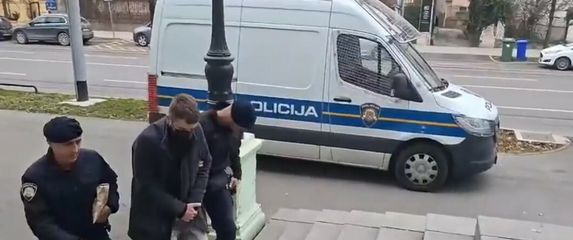 Osječki liječnik osumnjičen za zlostavljanje maloljetnika