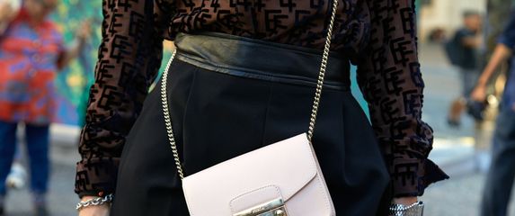 Crne hlače su modni klasik stvoren za sve prigode