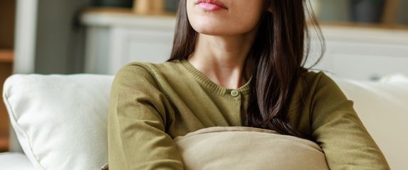 Zašto žene na sebe preuzimaju više stresa?