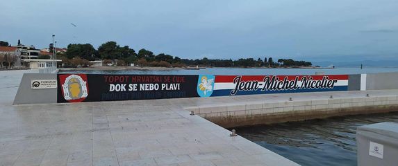 Uklonjen je dio murala u Supetru - 2