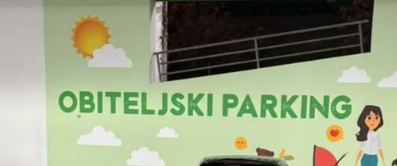 Bezobrazno parkiranje ispred šoping centra