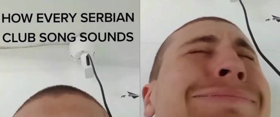 Muškarac koji demonstrira kako zvuče cajke