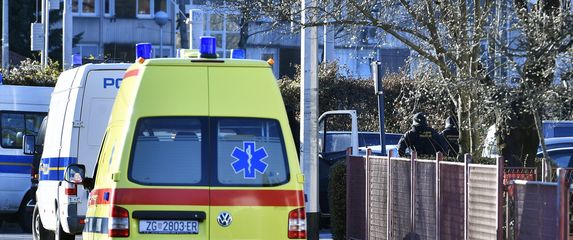 Hitna pomoć i policija, ilustracija