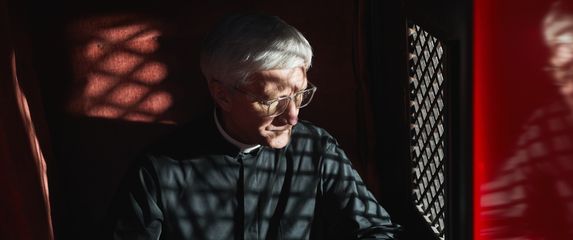 Kako se piše: ispovjed ili ispovijed