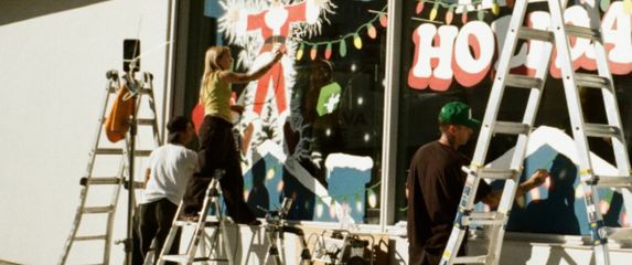 Oslikavanje izloga blagdanskim motivima