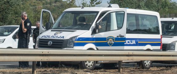 Policija na autocesti, ilustracija