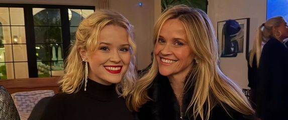 Ava Phillippe, Reese Witherspoon