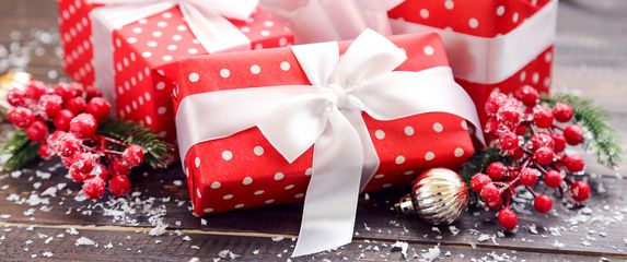 Kako se piše: poklon ili dar