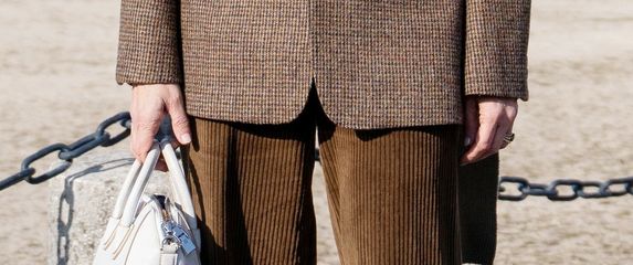 Hlače od toplijih materijala trenutno su must have