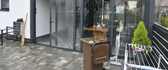 Na terasu obiteljske kuće u Sesvetama bačena eksplozivna naprava - 17