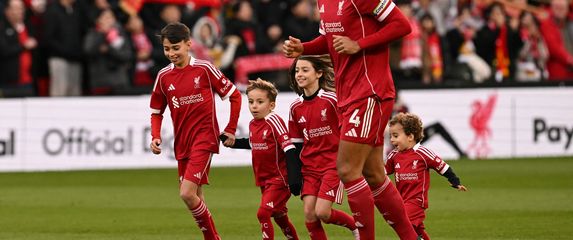 Jotini sinovi i bratići prije utakmice