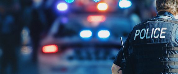 Američka policija, ilustracija