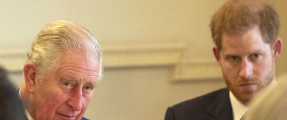 Kralj Charles III. i princ Harry - 1