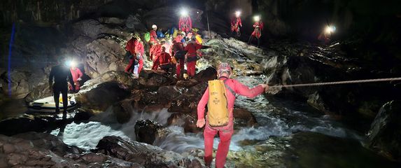 Izvlačenje stradalog ronioca u Sloveniji