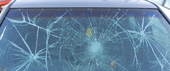Razbijeno vjetrobransko staklo, ilustracija