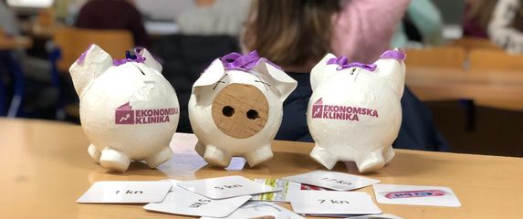 Djeca u školi (Foto: Ekonomska klinika)