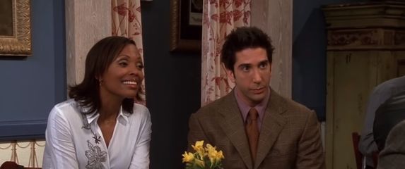 Aisha Tyler i David Schwimmer (Foto: Screenshot)