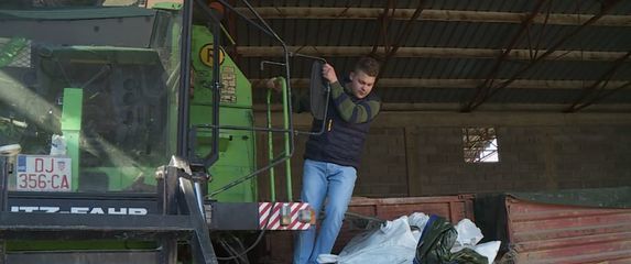 Traktor na imanju (Foto: Dnevnik.hr) - 2