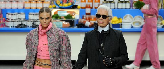 Karl Lagerfeld i Cara Delavigne (Foto: Getty Images)