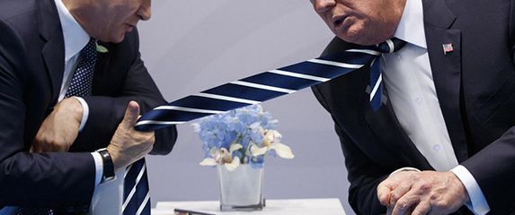 Trumpova kravata (Foto: Twitter/TrumpsTies) - 19
