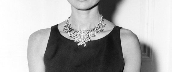 Vrijedni dijamant na glumici Audrey Hepburn