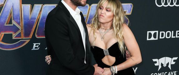 Neugodan trenutak između Liama Hemswortha i Miley Cyrus na filmskoj premijeri