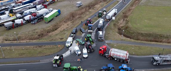 Poljoprivrednici blokiraju promet na belgijsko-nizozemskoj granici - 1