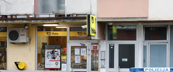 Policija ispred poslovnice Hrvatske pošte, ilustracija