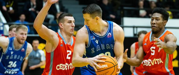 Cedevita Junior - Zadar, u akciji Luka Božić