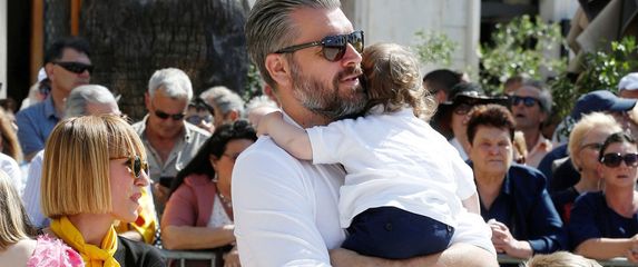 Stipe Pletikosa sa suprugom Angelom i djecom