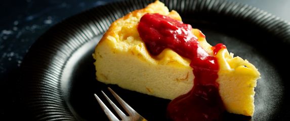 Kolač od sira, griza i limuna