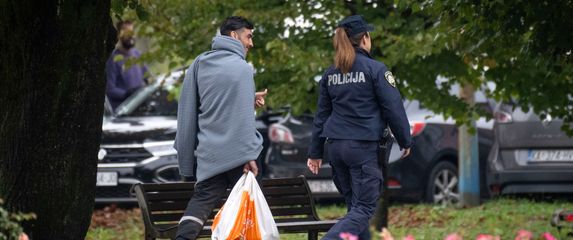 Migranti i policija, ilustracija