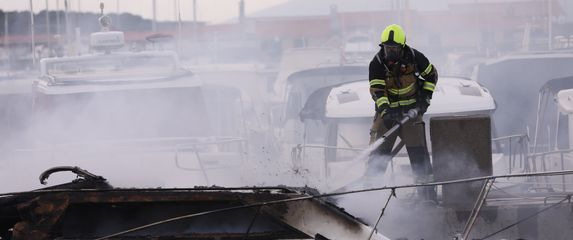 Veliki požar u splitskoj lučici Špinut - 13