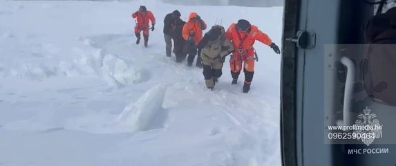 Ruske vlasti spasile 139 ribara koji su ostali zarobljeni na ledenoj santi