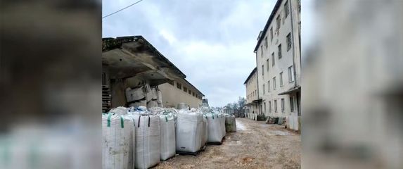 Otpad ilegalno zakopan u prirodi - 2