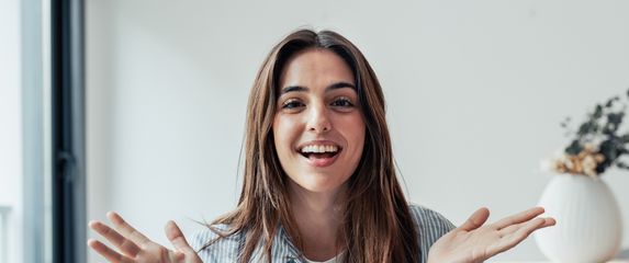 Simpatična djevojka