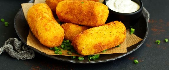 Kroketi sa sirom i porilukom